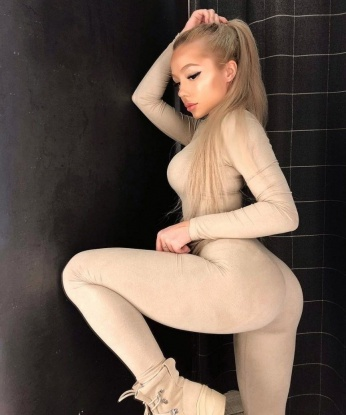💋 Я живу в Москве, столице страсти и возможностей. Предлагаю тебе свои услуги, которые позволят тебе расслабиться и испытать настоящее блаженство. 🌟 Моя репутация и отзывы от предыдущих клиентов говорят о моей профессиональности и внимательном отношении к тебе. 🌹 Фото, которые находятся в моем портфолио, доказывают, что я обладаю страстной и привлекательной внешностью. Не теряй время, приходи ко мне, и я превратю твои фантазии в реальность. ✨ Жду тебя! 😘 Вера